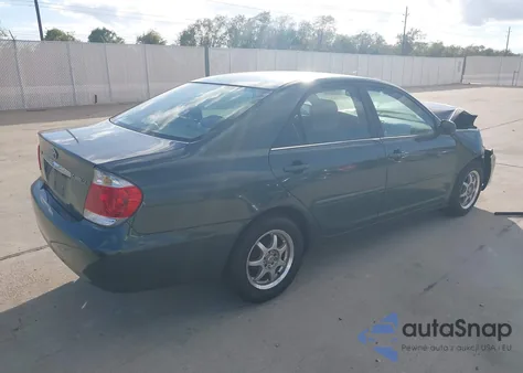 2005 Toyota Camry Le z USA, uszkodzony, nr VIN 4T1BE32K55U100083